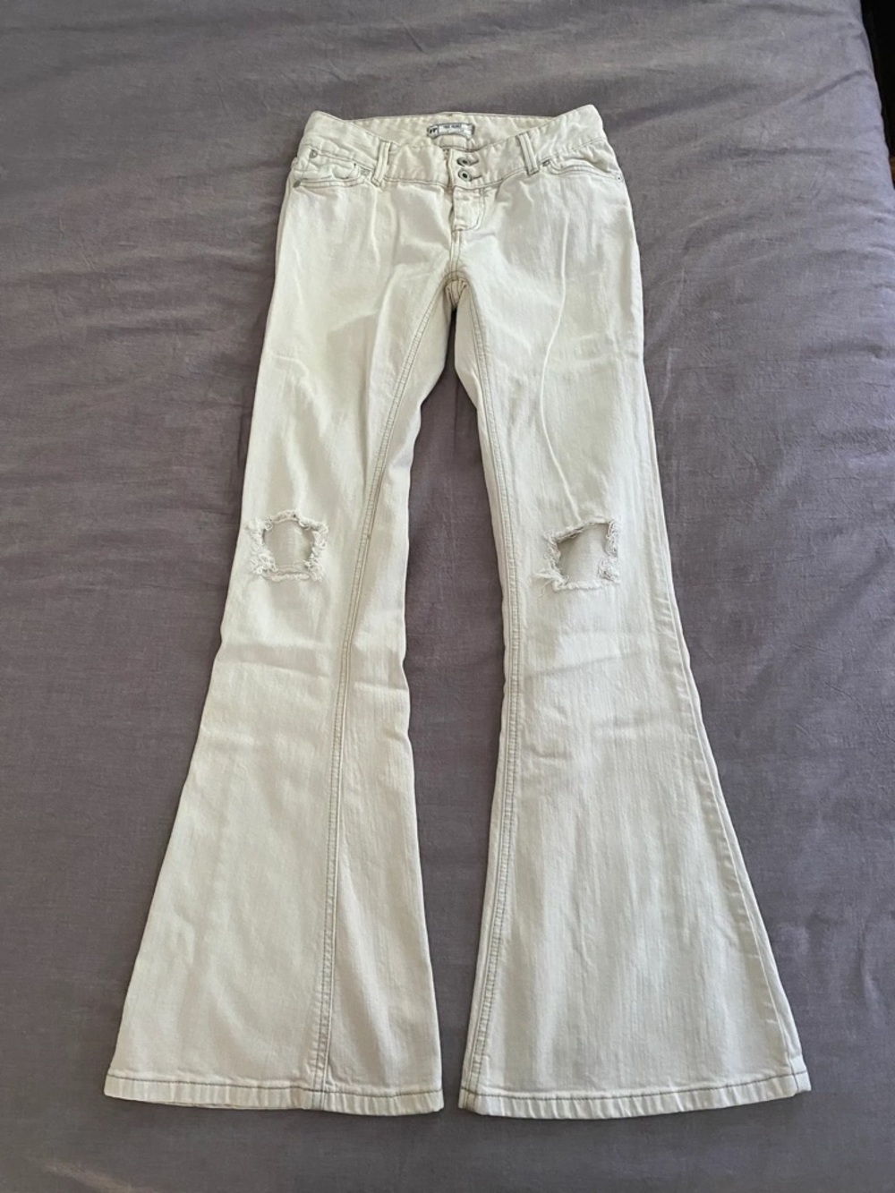 Free People We The Free Cream White Bell Bottom Flare Jeans Distressed 27